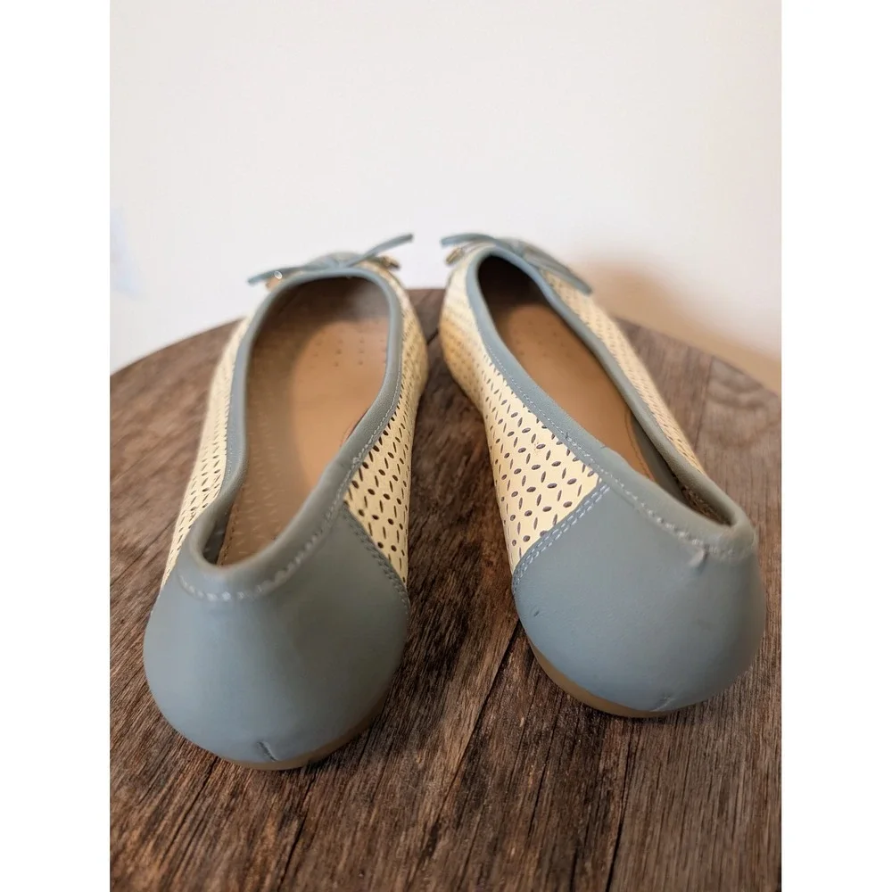 Geox Respira Perforated Ballet Flats Womens EU 38 US 7.5-8 Cream Gray Leather